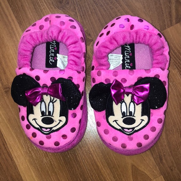 Disney Other - Disney Minnie Mouse Slippers girls NWOT size 11/12